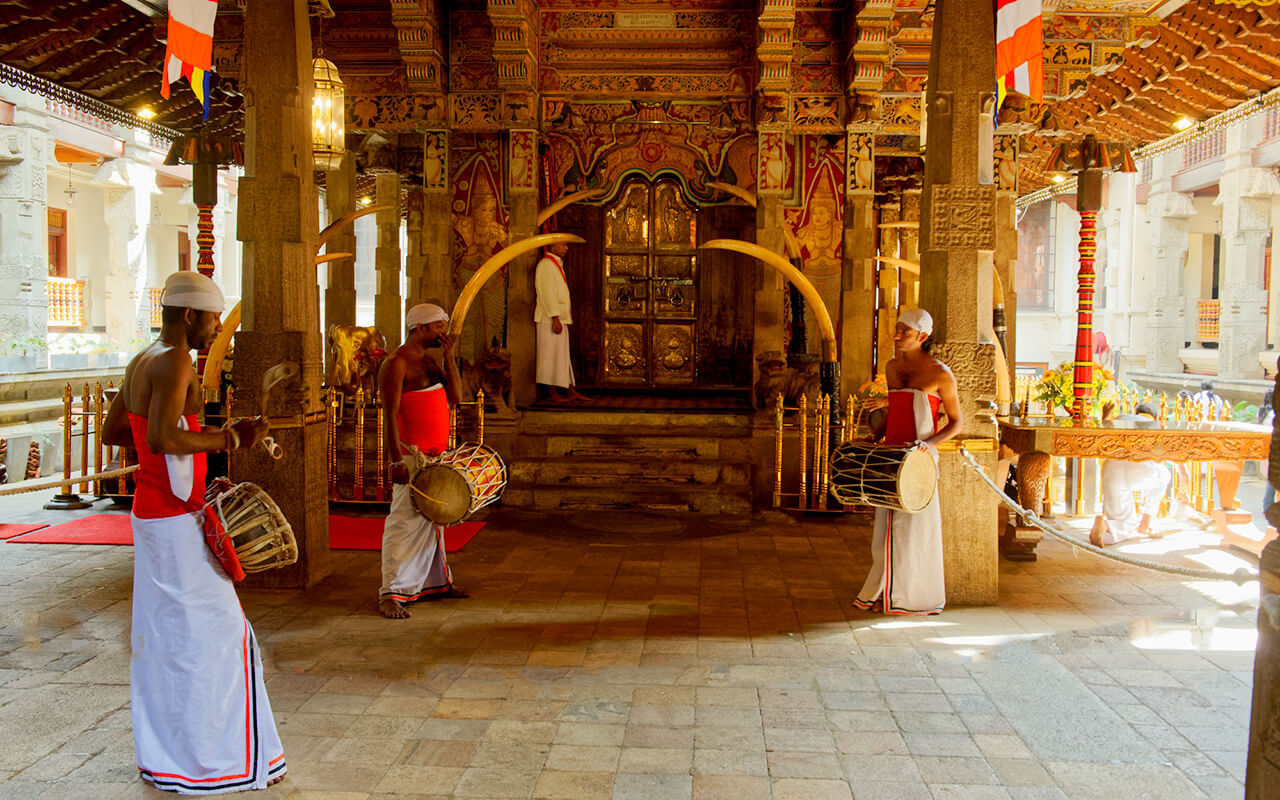 Sri Lanka cultural highlights tour at the Temple of the Sacred Tooth Relic, Kandy